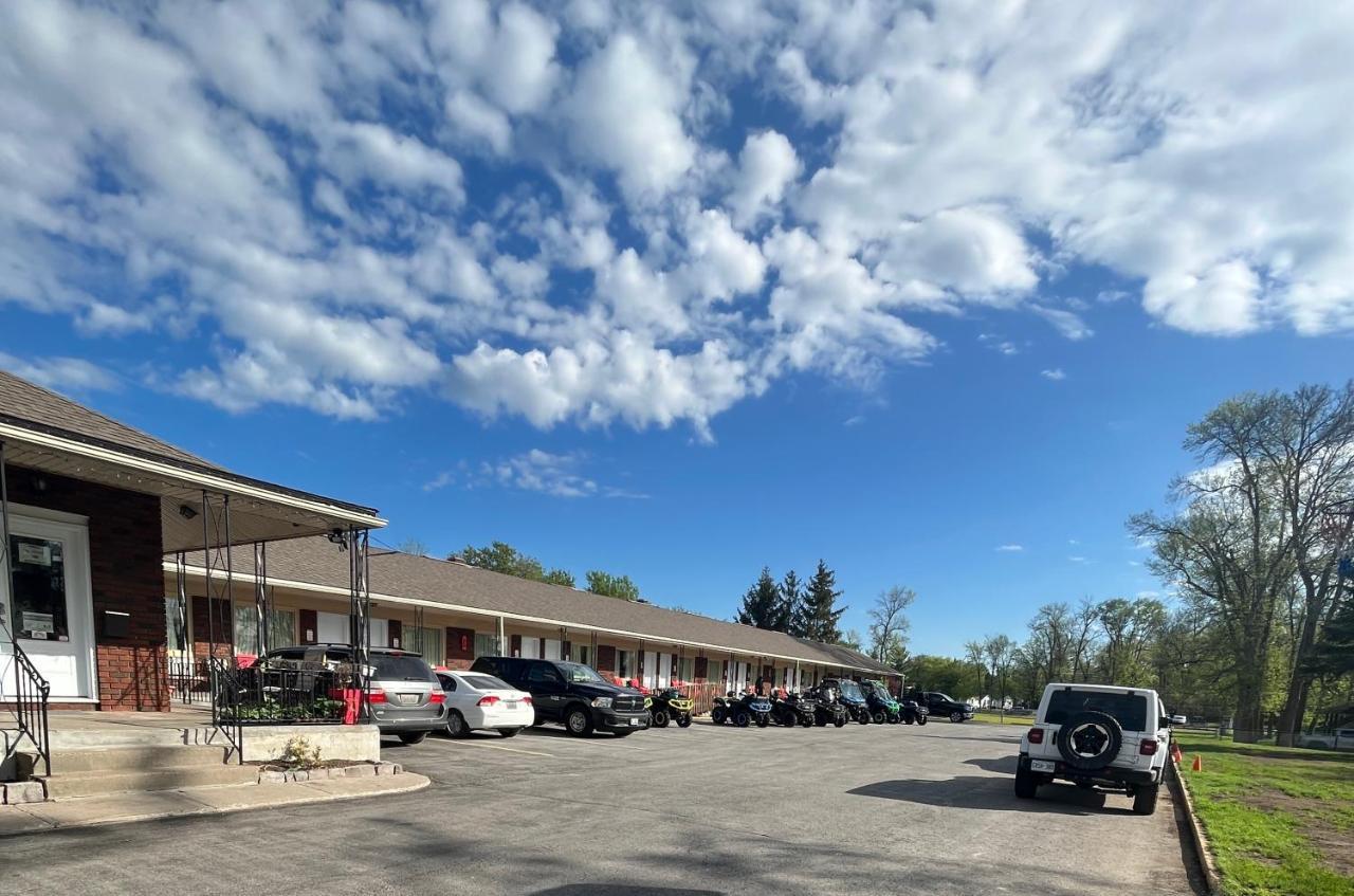 Park Place Motel & Suites Tweed Екстериор снимка