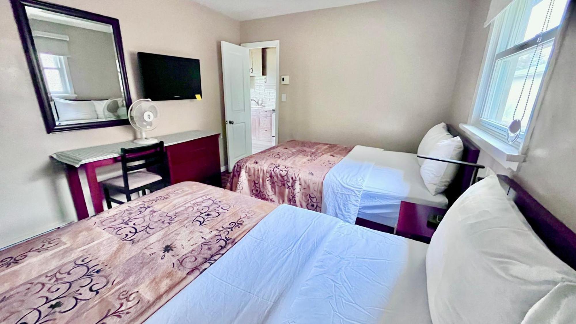 Park Place Motel & Suites Tweed Екстериор снимка