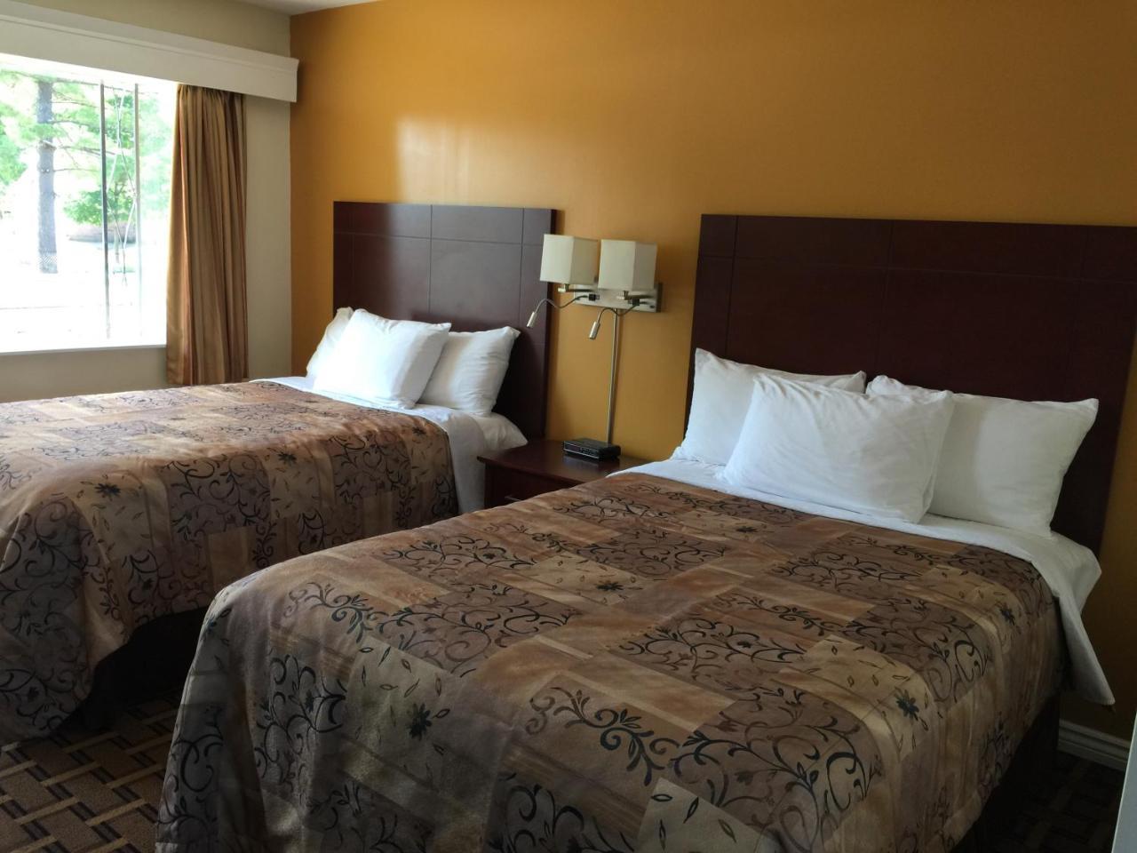 Park Place Motel & Suites Tweed Екстериор снимка