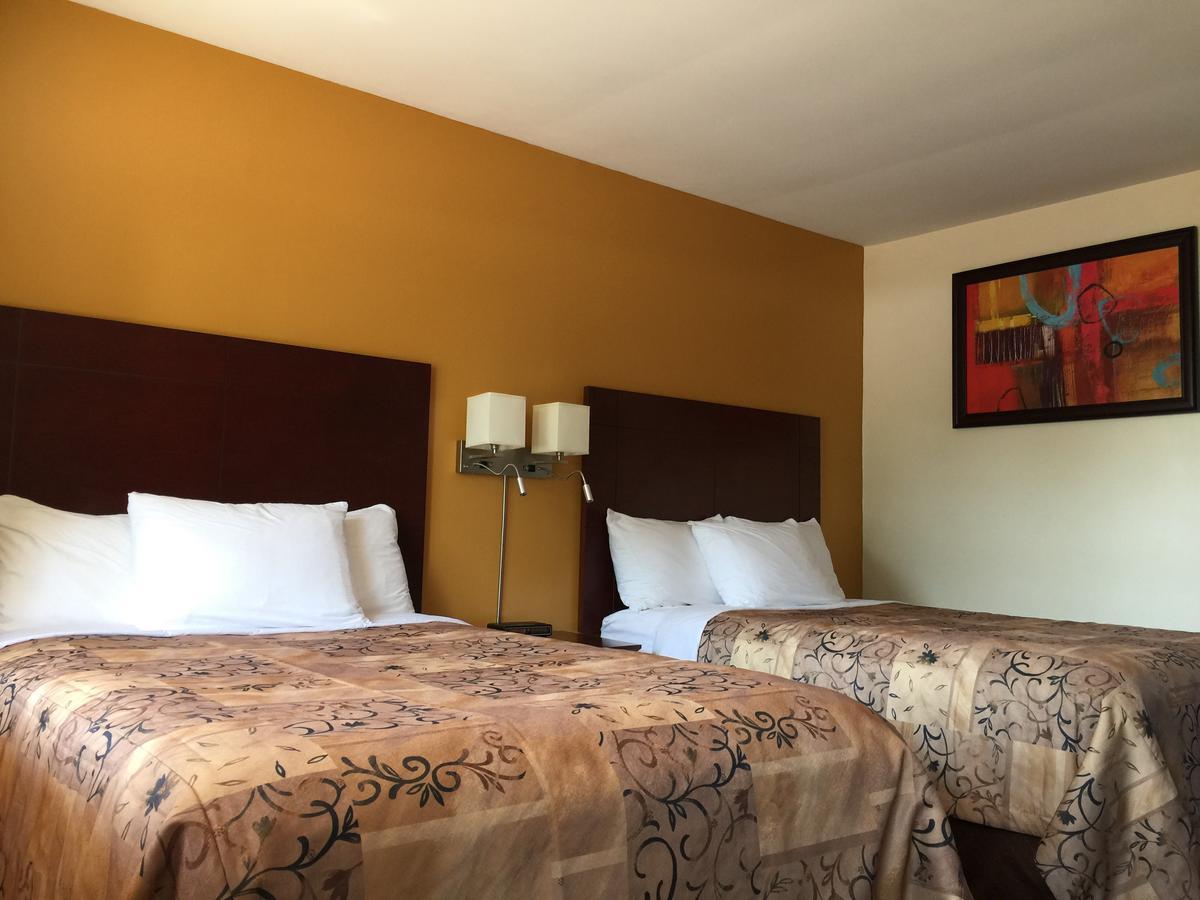 Park Place Motel & Suites Tweed Екстериор снимка