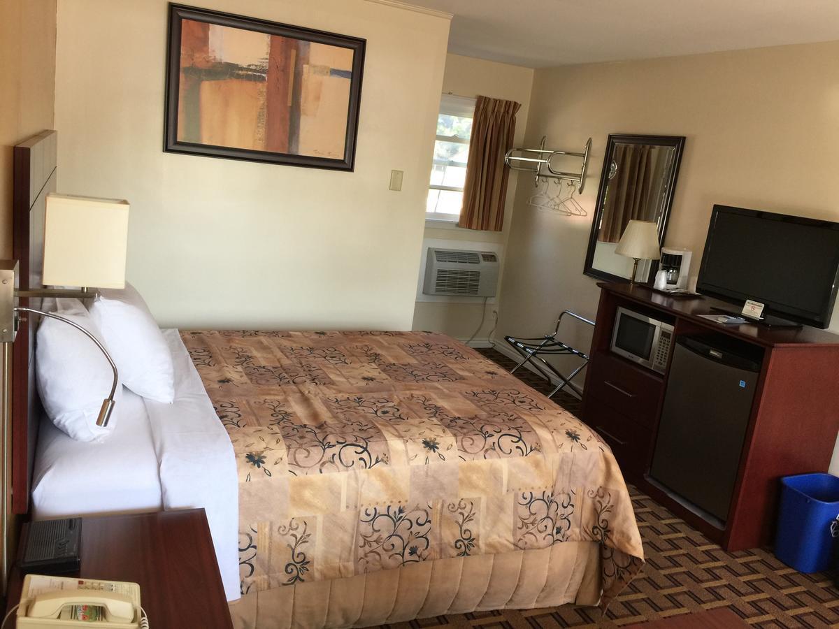 Park Place Motel & Suites Tweed Екстериор снимка