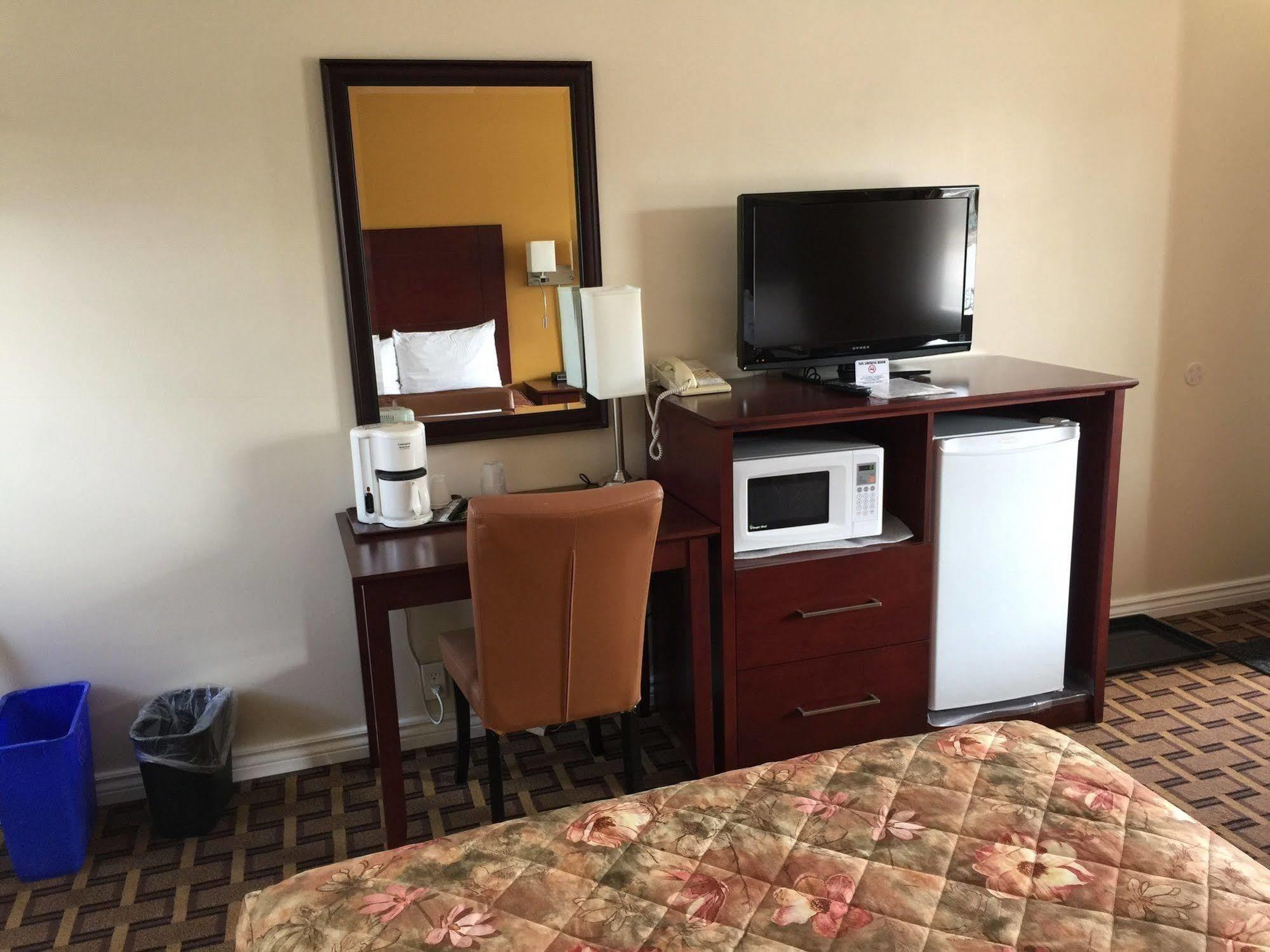 Park Place Motel & Suites Tweed Екстериор снимка
