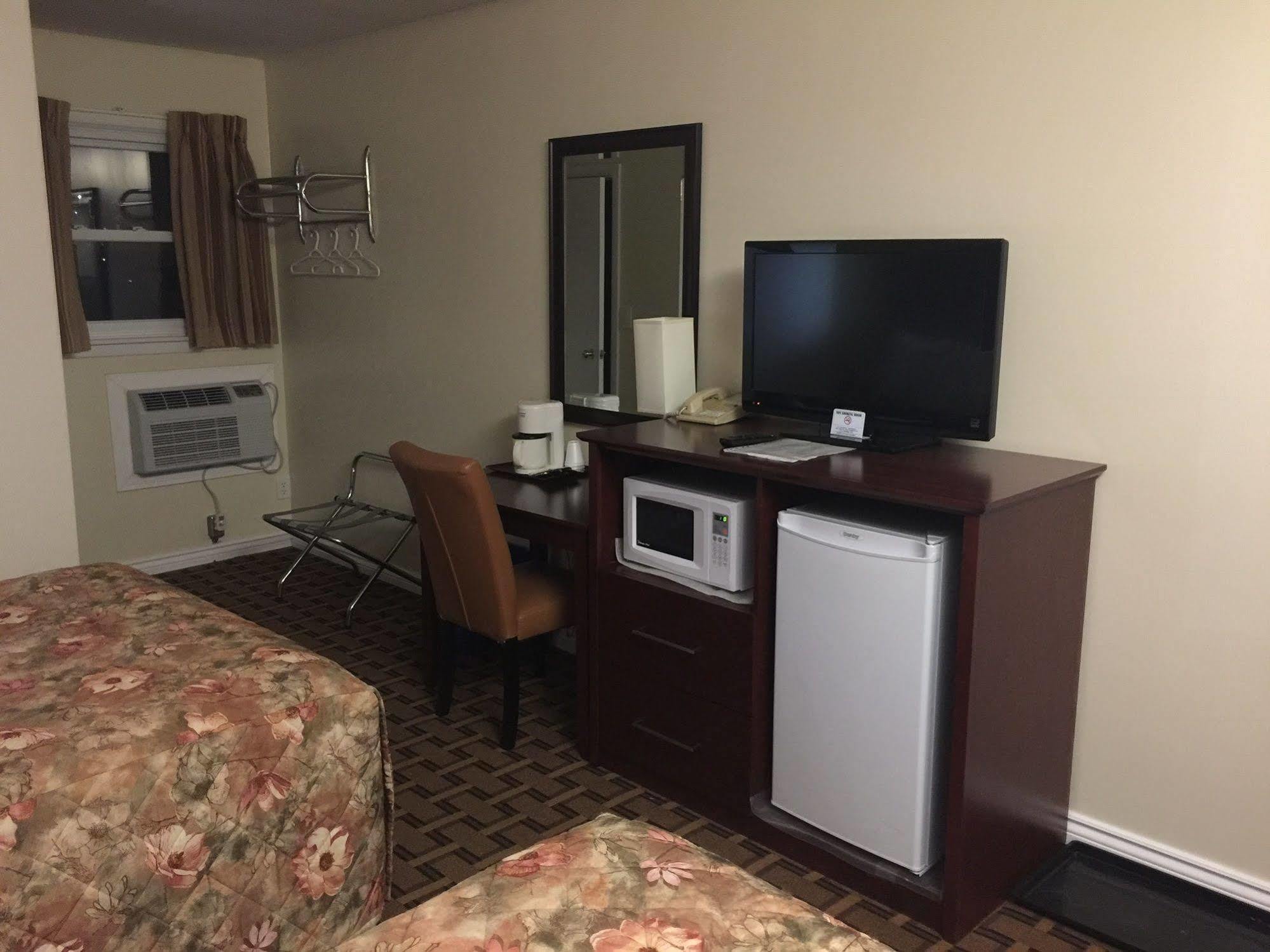 Park Place Motel & Suites Tweed Екстериор снимка