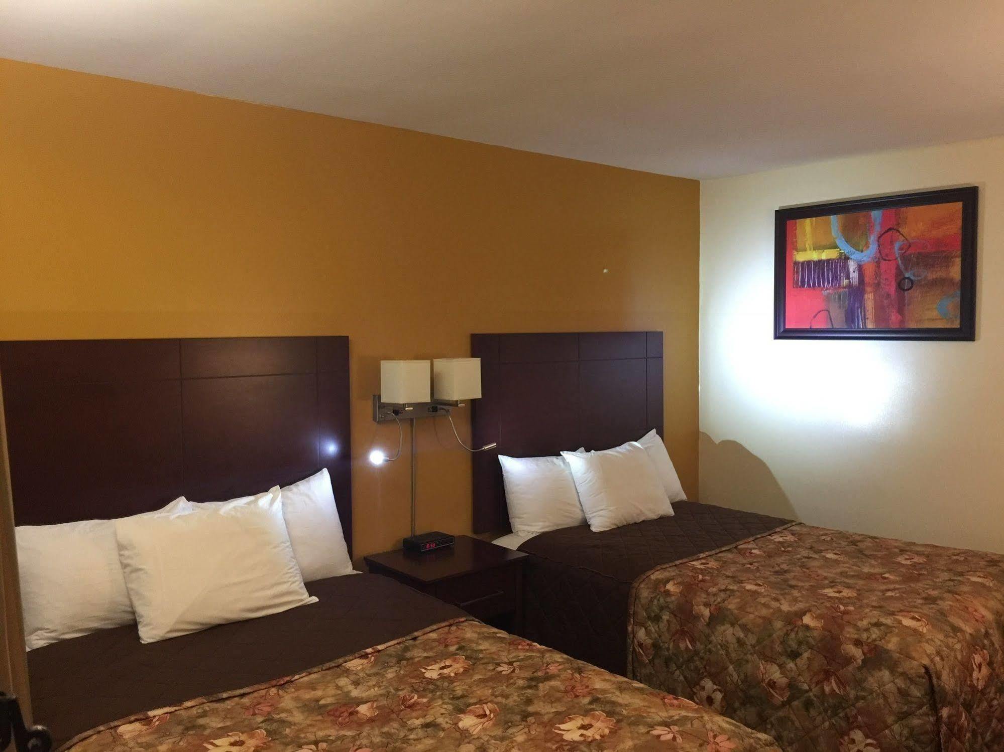 Park Place Motel & Suites Tweed Екстериор снимка