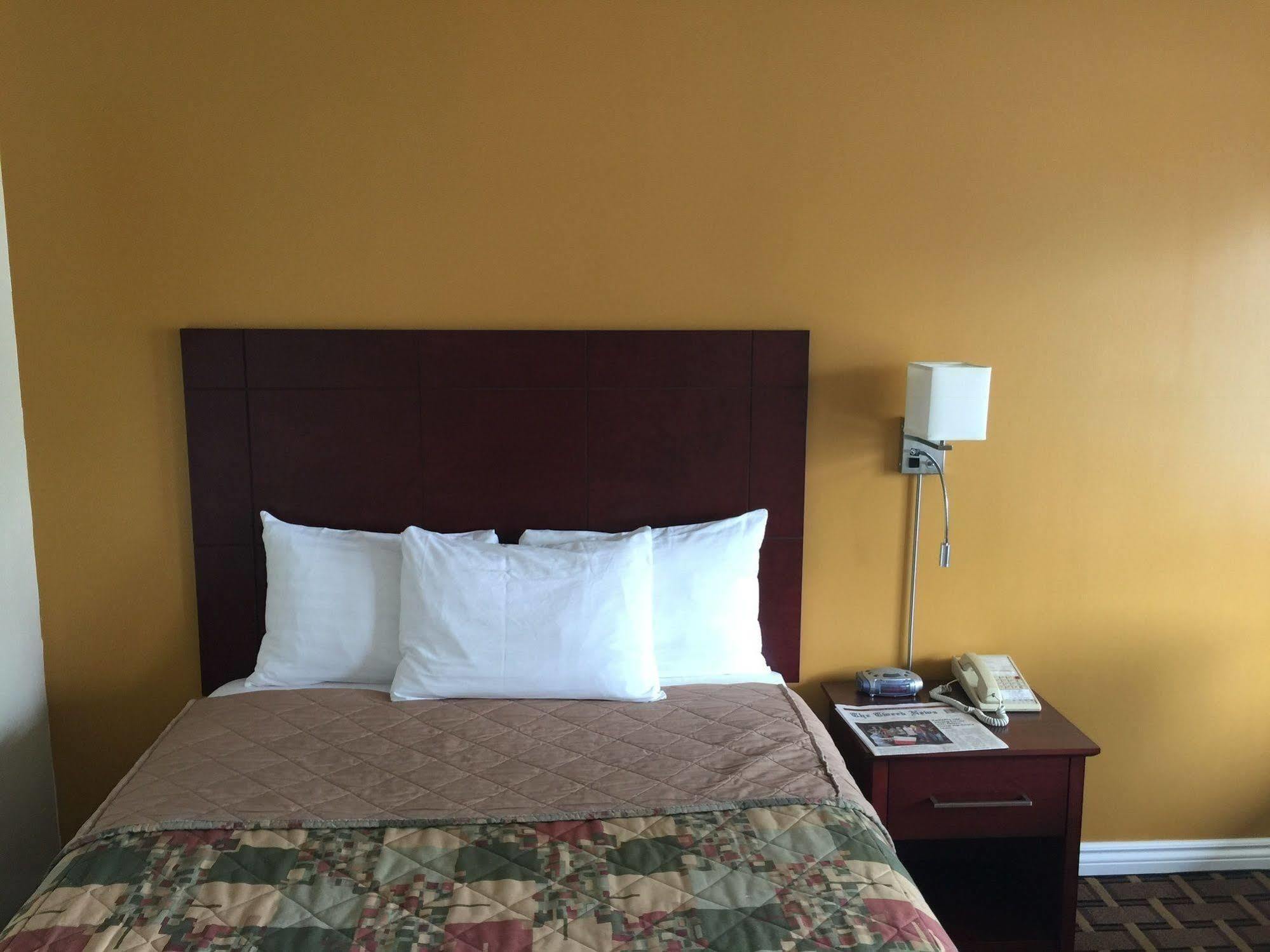 Park Place Motel & Suites Tweed Екстериор снимка