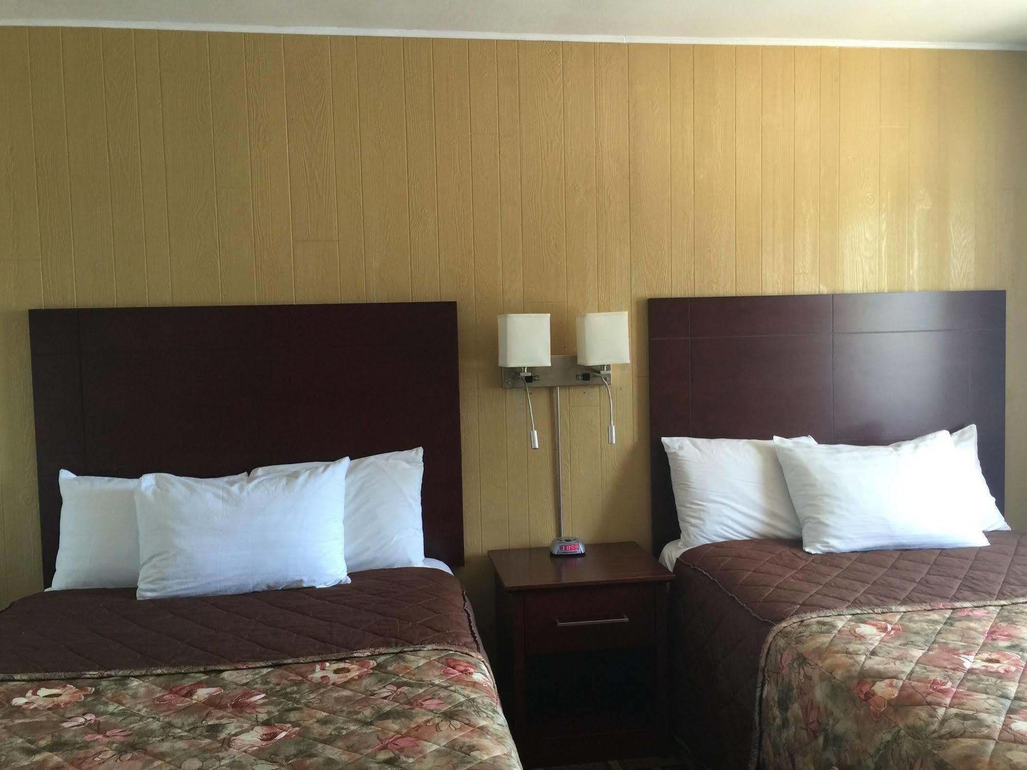 Park Place Motel & Suites Tweed Екстериор снимка