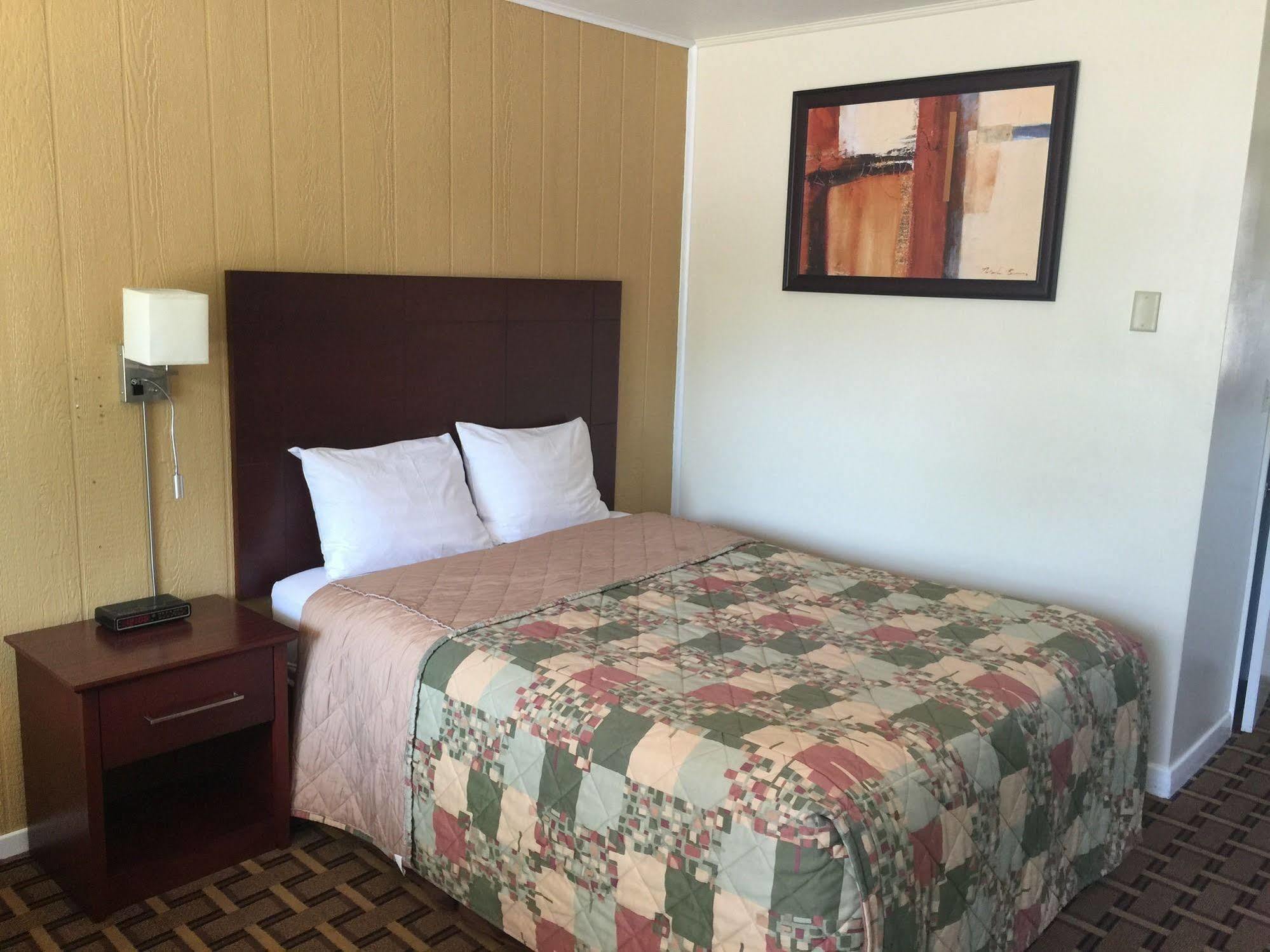 Park Place Motel & Suites Tweed Екстериор снимка