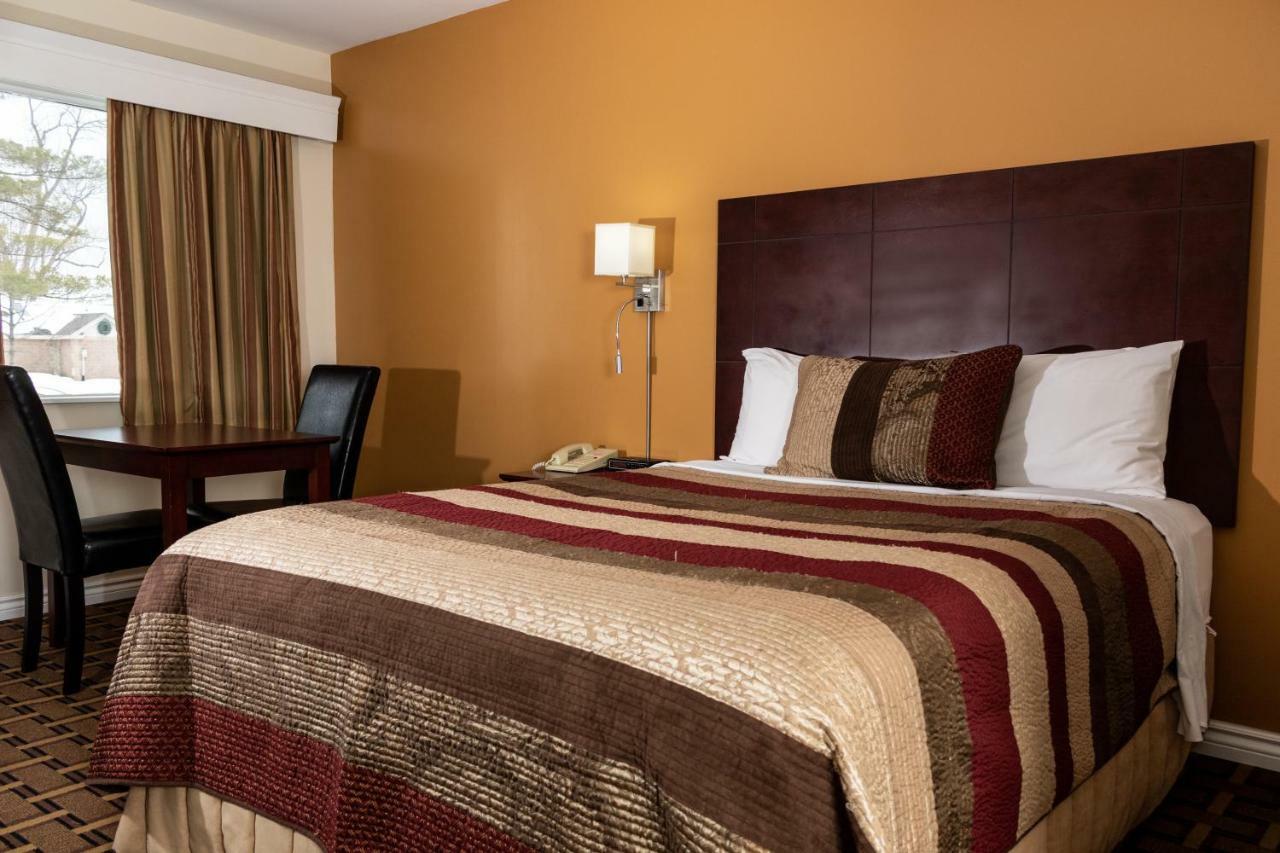 Park Place Motel & Suites Tweed Екстериор снимка